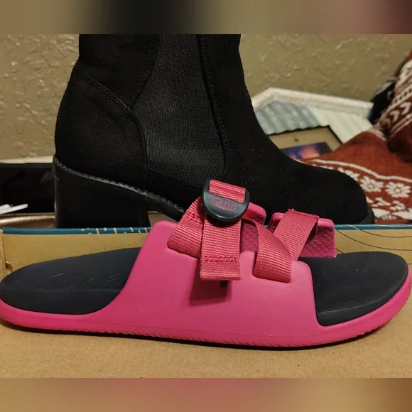 Fits womens 5 1/2- 6 Chaco Chillos Slide Magenta Big Kids/Juniors/womens 6 - Picture 2 of 6